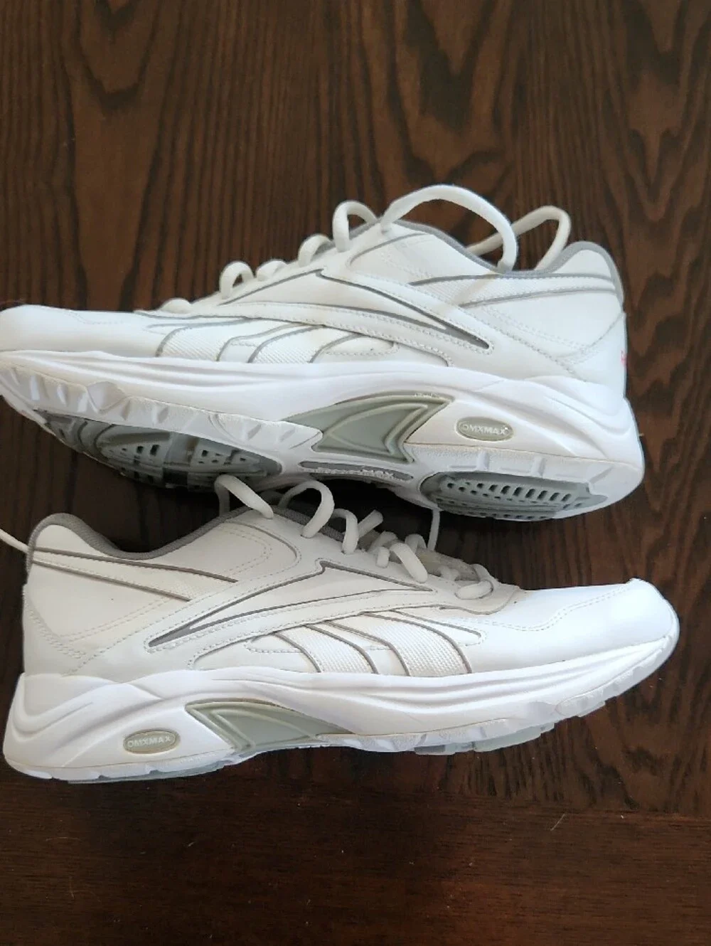 Reebok clean white